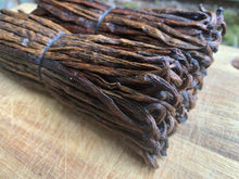 Load image into Gallery viewer, MADAGASCAN EXTRACT VANILLA BEANS ~ 200