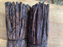 Load image into Gallery viewer, MADAGASCAN EXTRACT VANILLA BEANS ~ 200