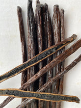 Load image into Gallery viewer, Madagascar Gourmet Vanilla Beans.